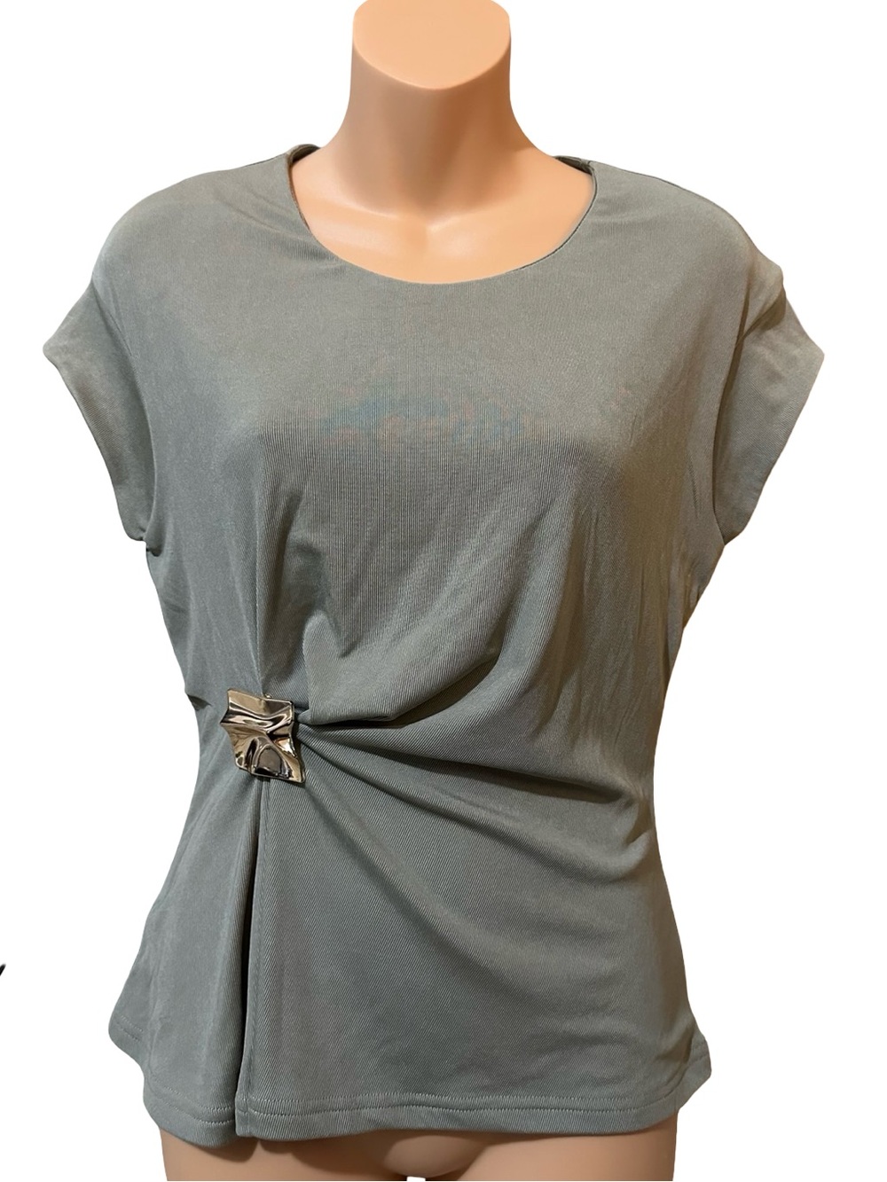 On 12th Size M Ribbed Knit Buckle Detail Short Sleeve Top Sage Green